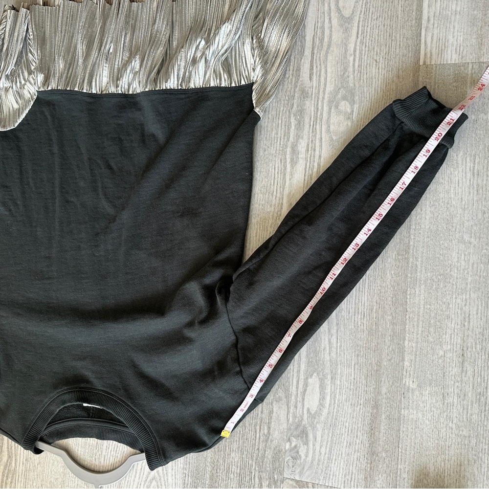 Pilcro Green Tunic Sweatshirt with Pleated Metallic Trim Medium - Picture 13 of 13